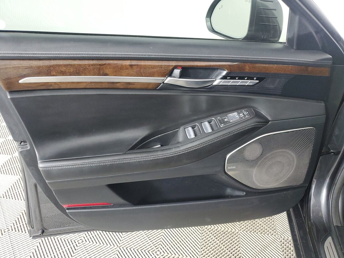 2017 Genesis G90 3.3T Premium